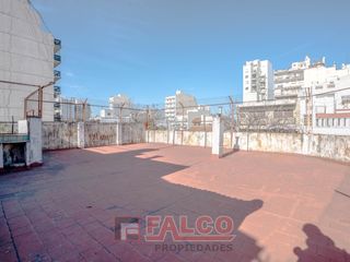 Foto 5 de Casa de 5 ambientes con terraza y local en lote propio - Boedo