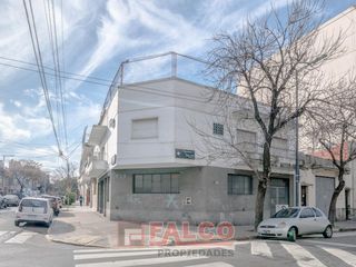 Foto 2 de Casa de 5 ambientes con terraza y local en lote propio - Boedo