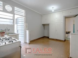 Foto 17 de Casa de 5 ambientes con terraza y local en lote propio - Boedo