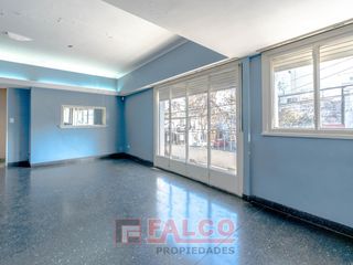 Foto 4 de Casa de 5 ambientes con terraza y local en lote propio - Boedo