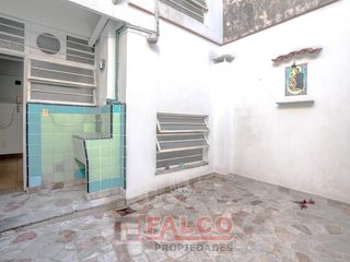 Foto 19 de Casa de 5 ambientes con terraza y local en lote propio - Boedo