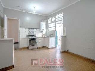 Foto 15 de Casa de 5 ambientes con terraza y local en lote propio - Boedo