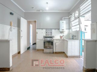 Foto 16 de Casa de 5 ambientes con terraza y local en lote propio - Boedo