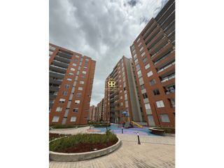Foto 9 de SE VENDE APARTAMENTO EN GRAN GRANADA