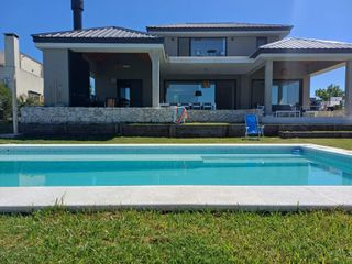 Foto 1 de Casa en venta en El Naudir, Escobar - 7 Ambientes