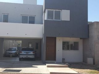 Foto 1 de ALQUILER CASA BARRIO PRIVADO