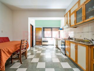 Foto 3 de VENTA CASA 5 AMB PATIO QUINCHO COCHERA VERSALLES