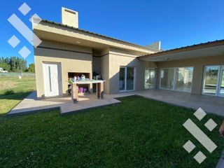 Foto 4 de ALQUILER CASA NIVEL GERENCIAL Bº COSTA NOGAL. NEUQUEN