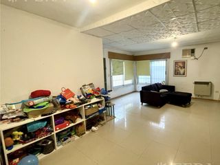 Foto 1 de Venta de PH 4 ambientes con Cochera y jardín en Quilmes