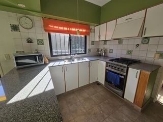 Foto 18 de VENTA CASA 6 AMBIENTES PARQUE PILETA CON COCHERA