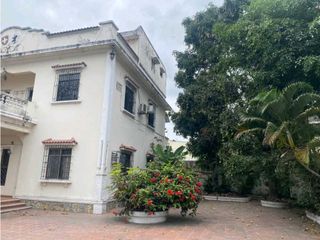 Foto 1 de Vendo amplia casa en barrio Centenario