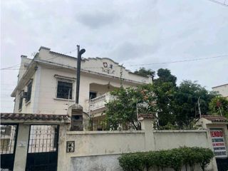 Foto 2 de Vendo amplia casa en barrio Centenario