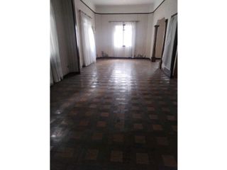 Foto 5 de Vendo amplia casa en barrio Centenario