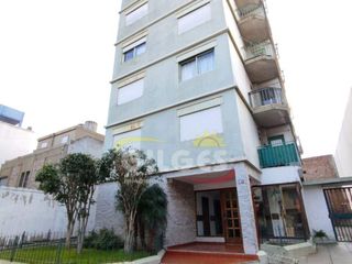 Foto 1 de Venta de Departamento 2 Amb.  en Ramos Mejia Muy Buen Estado Contra frente con Vista a Av. Rivadavia