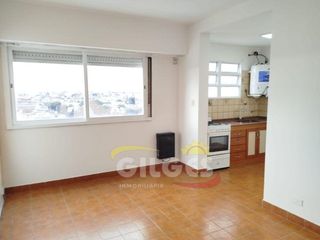 Foto 5 de Venta de Departamento 2 Amb.  en Ramos Mejia Muy Buen Estado Contra frente con Vista a Av. Rivadavia