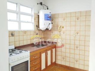 Foto 7 de Venta de Departamento 2 Amb.  en Ramos Mejia Muy Buen Estado Contra frente con Vista a Av. Rivadavia