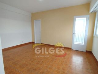 Foto 2 de Venta de Departamento 2 Amb.  en Ramos Mejia Muy Buen Estado Contra frente con Vista a Av. Rivadavia
