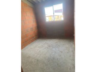 Foto 5 de SE VENDE CASA TERRANOVA 2 PISOS EN OBRA GRIS JAMUNDI EI W9279298