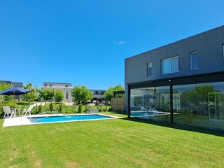 Foto 1 de Casa venta Acacias Puertos del Lago Pileta