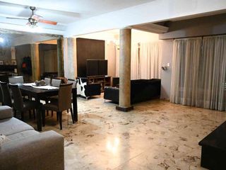 Foto 5 de Venta casa 4 dormitorios  en Versalles, con pileta