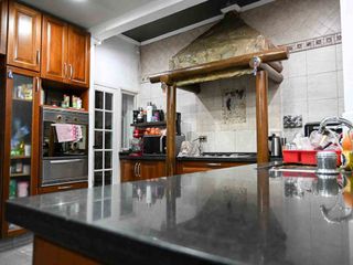 Foto 13 de Venta casa 4 dormitorios  en Versalles, con pileta