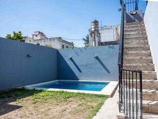 Foto 2 de Venta casa 4 dormitorios  en Versalles, con pileta