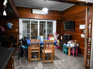 Foto 15 de Venta casa 4 dormitorios  en Versalles, con pileta