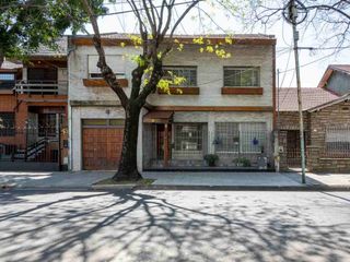 Foto 1 de Venta casa 4 dormitorios  en Versalles, con pileta