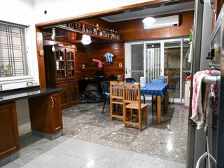 Foto 16 de Venta casa 4 dormitorios  en Versalles, con pileta