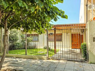 Foto 2 de VENTA CASA EN TEMPERLEY PILETA QUINCHO