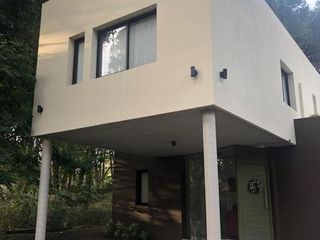 Foto 1 de CASA 4 DOMITORIOS 3 BAÑOS CARILO
