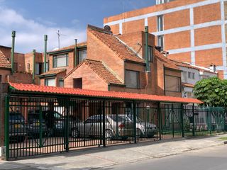 Foto 2 de Venta de casa de 3 niveles en el barrio El Contador