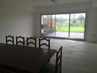 Foto 7 de Excelente departamento 3 ambientes duplex frente al Rio en venta, Nautico Albanueva