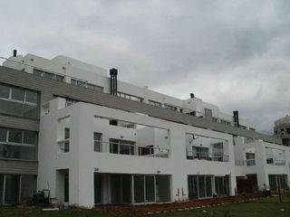 Foto 2 de Excelente departamento 3 ambientes duplex frente al Rio en venta, Nautico Albanueva