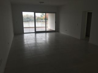 Foto 4 de Excelente departamento 3 ambientes duplex frente al Rio en venta, Nautico Albanueva