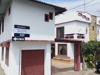 Foto 2 de Casa en venta cerca del Aeropuerto y del terminal de Manta, con 1 local comercial y 1 departamento