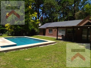 Foto 1 de Casa de una planta en Cariló con parrilla y pileta!