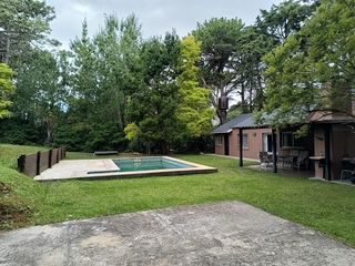 Foto 17 de Casa de una planta en Cariló con parrilla y pileta!