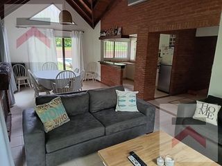 Foto 4 de Casa de una planta en Cariló con parrilla y pileta!
