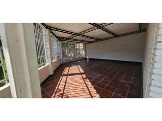Foto 2 de ARRIENDO CASA ESQUINERA EN CHINACOTA