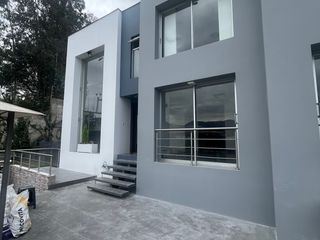 Foto 1 de Casa de renta Cumbayá