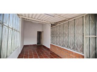 Foto 1 de ARRIENDO LOCAL CENTRAL ESQUINERO EN CHINACOTA