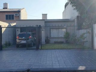 Foto 4 de Casa 2D en VENTA, en Lidoro Quintero al 100, alt Av Mate de Luna 3300
