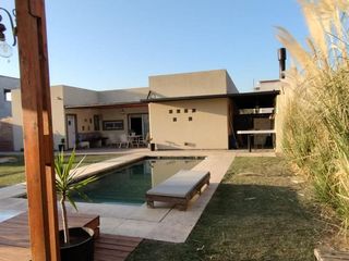 Foto 1 de Venta Casa en Santa Isabel Maschwitz EC