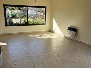 Foto 3 de Casa en Alquiler de 3 dormitorios en Los Sueños, Valle Escondido