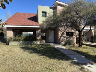 Foto 1 de Casa en Alquiler de 3 dormitorios en Los Sueños, Valle Escondido