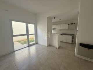 Foto 4 de Venta- Dúplex de 2 Dormitorios en Barrio Los Olmos  - D057
