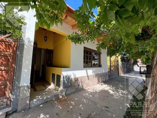 Foto 2 de Casa alquiler Belgrano, 3 dormitorios, 3 baños, cochera x 3 autos y patio con parrilla