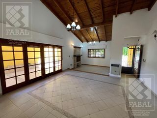 Foto 4 de Casa alquiler Belgrano, 3 dormitorios, 3 baños, cochera x 3 autos y patio con parrilla