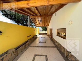 Foto 25 de Casa alquiler Belgrano, 3 dormitorios, 3 baños, cochera x 3 autos y patio con parrilla